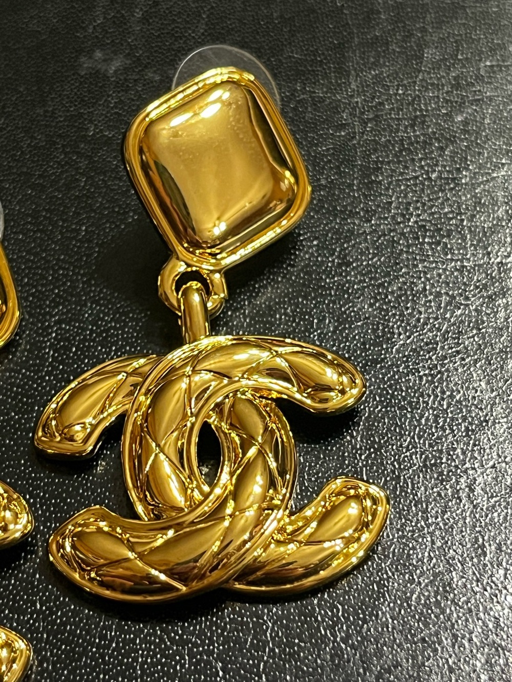 Vintage ChaneI Quilted Diamond Dangle Letter Logo Gold Tone Earrings - Picture 3 of 7